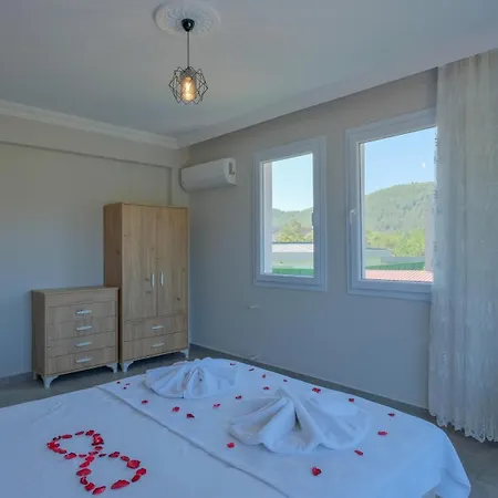 Vila Esmeralda, Jakuzili Cocuk Havuzlu Lueks *