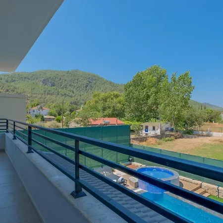Esmeralda, Jakuzili Cocuk Havuzlu Lueks Vila